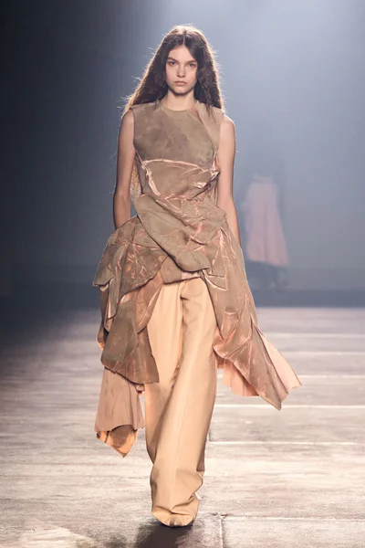 Look 37